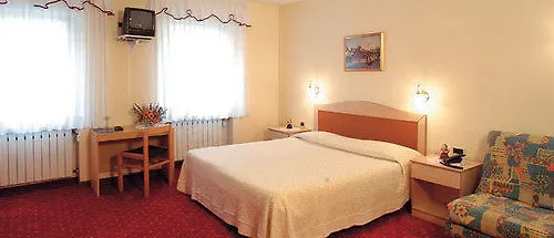 Hotel Venezia Рокка-Пьеторе